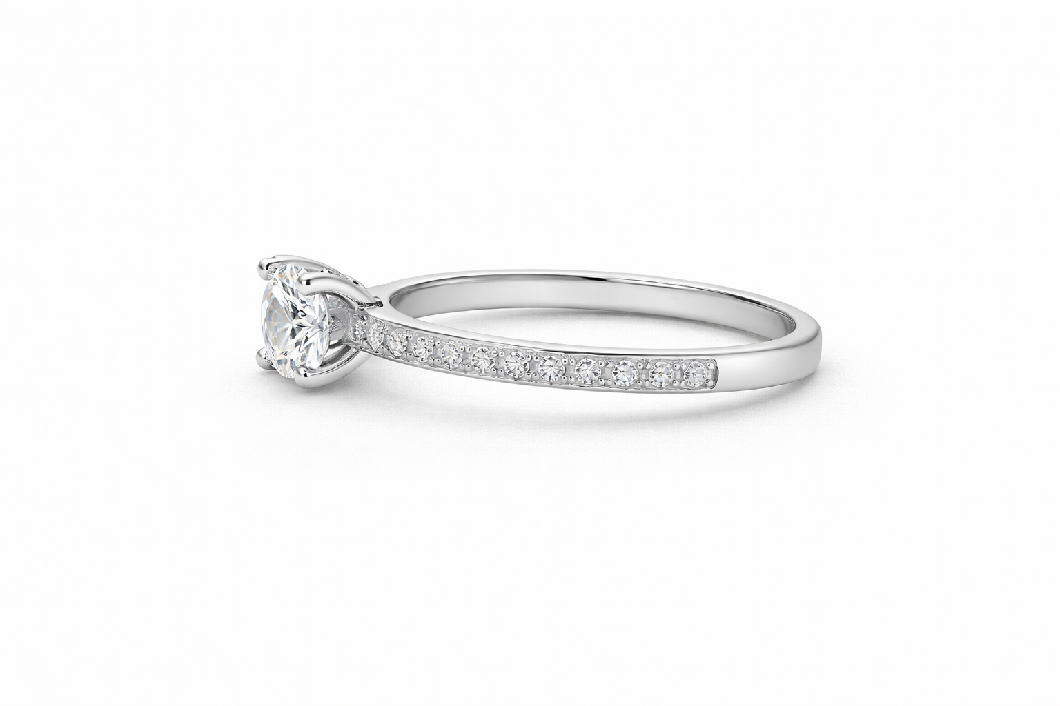 Bague solitaire en Moissanite Christina – Éclat d’exception